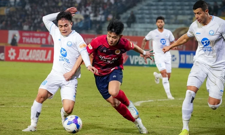 Vòng 16 Giải bóng đá LPBank V.League 1-2024/2025 Thép Xanh Nam Định giữ vững ngôi đầu, Thể Công Viettel