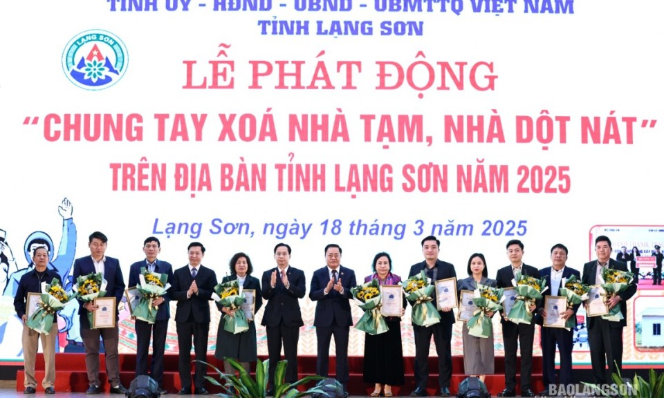 Chung tay xóa nhà tạm, nhà dột nát