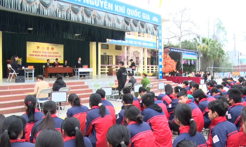Hữu Lũng: Trên 900 học sinh, giáo viên tham gia phiên toà giả định xét xử tội gây rối trật tự công cộng