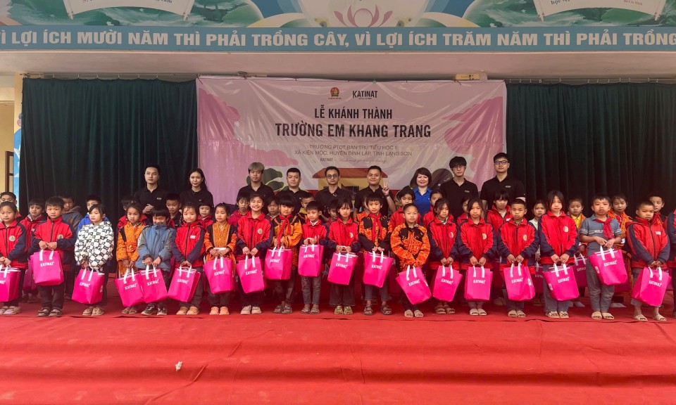 Khánh thành nhà ăn, bếp ăn Trường Phổ thông dân tộc bán trú Tiểu học II xã Kiên Mộc, huyện Đình Lập