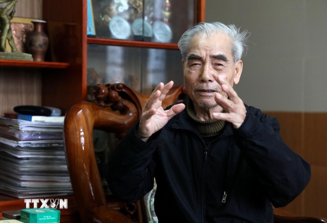 Cựu chiến binh Phạm Hải Triều tự hào nhớ về những năm tháng là một người lính biệt động. (Ảnh: Thế Duyệt/TTXVN)