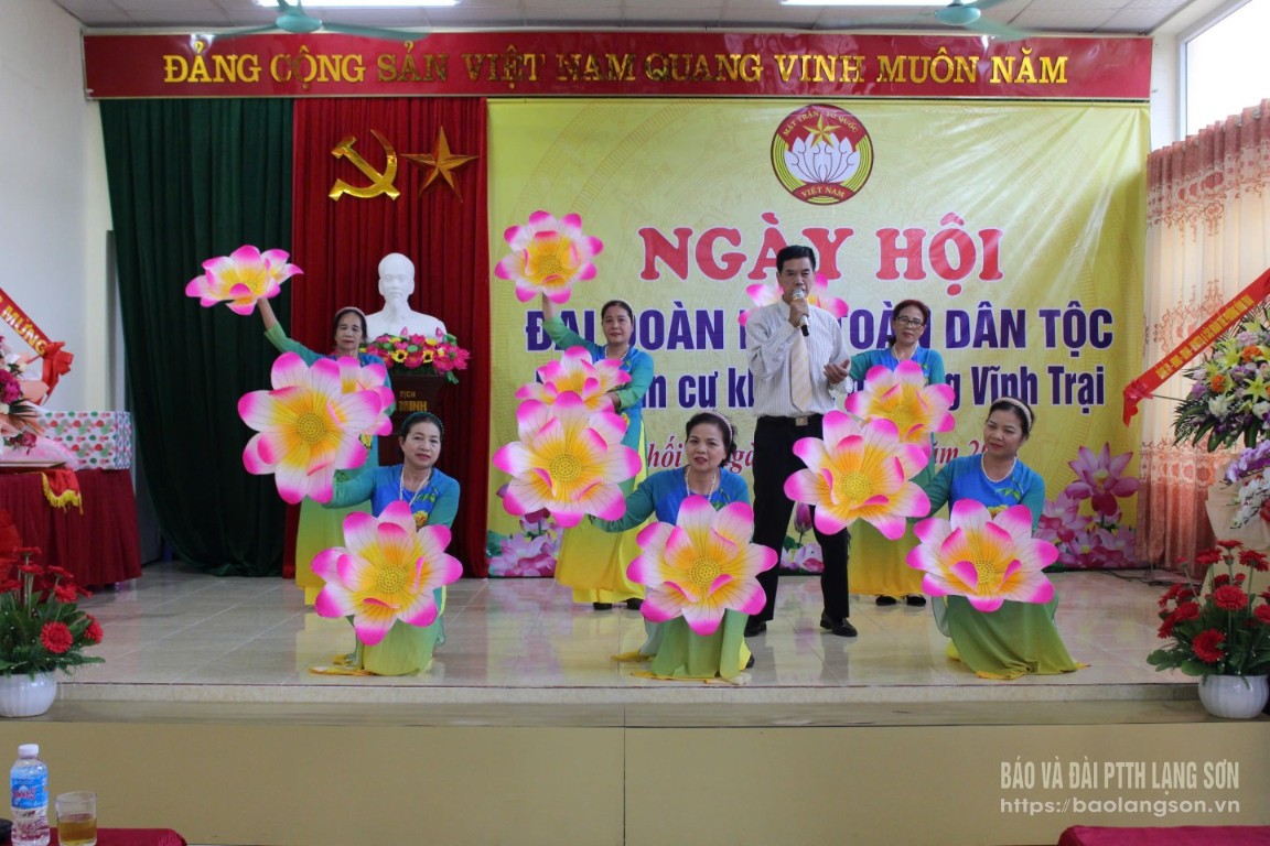 Người dân khối 6, phường Vĩnh Trại, thành phố Lạng Sơn tổ chức ngày hội đoàn kết tại nhà văn hoá khối