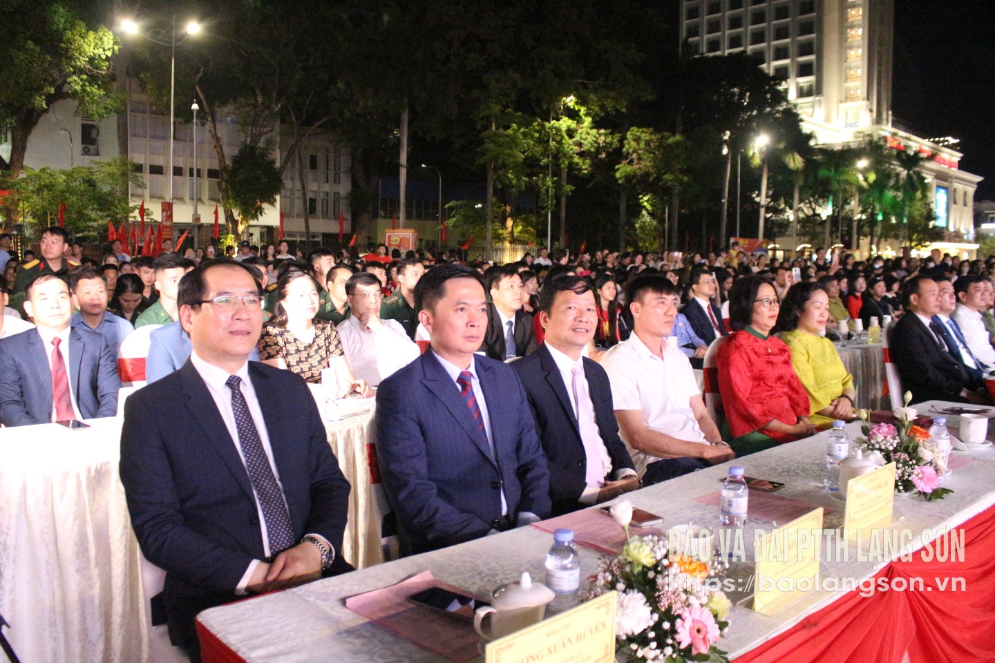 Các đại biểu dự chương trình nghệ thuật