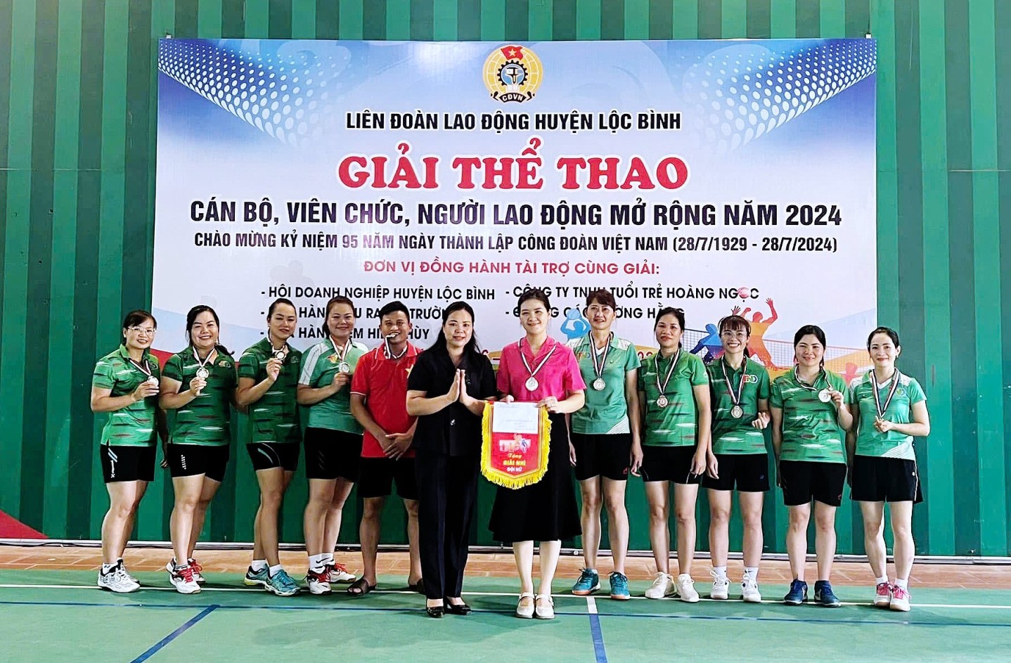 Không chỉ duy trì phong trào luyện tập thể thao, văn nghệ phát triển mạnh mẽ, các lao động nữ của Công ty Than Na Dương còn tích cực tham gia các giải thể thao do tổng công ty và địa phương tổ chức và thường xuyên đoạt thành tích cao. Tiêu biểu một số thành tích trong năm 2024 như: đội bóng chuyền hơi nữ đoạt giải nhất tại hội thao do Tổng Công ty Công nghiệp Mỏ Việt Bắc TKV- CTCP tổ chức; đoạt giải nhì tại giải thể thao cán bộ, viên chức, người lao động mở rộng do Liên đoàn Lao động huyện Lộc Bình tổ chức...