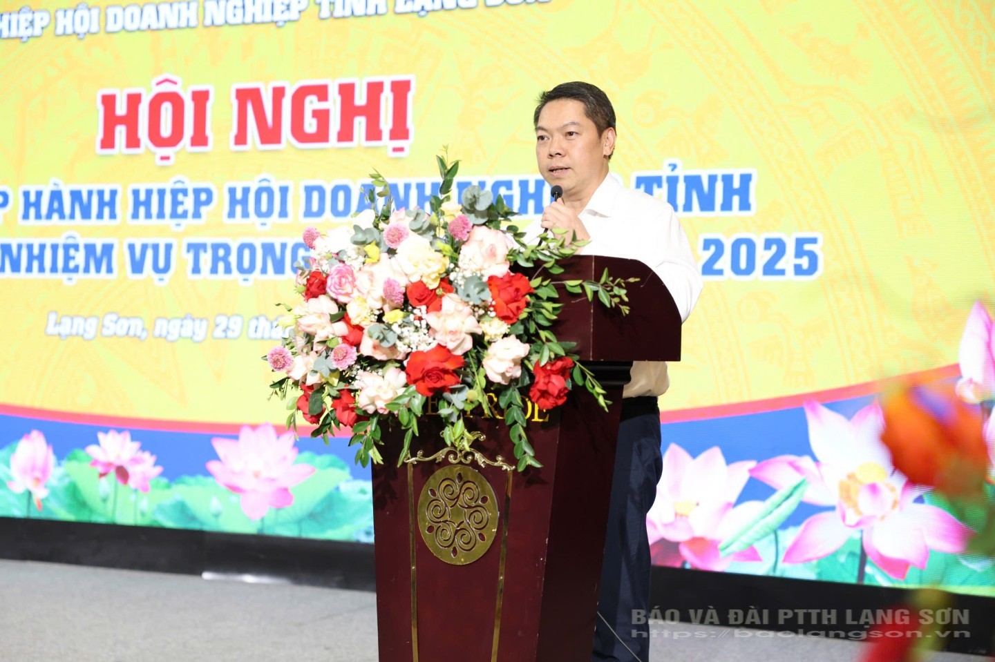 Đồng chí Đoàn Thanh Sơn, Phó Chủ tịch UBND tỉnh phát biểu trao đổi tại buổi làm việc