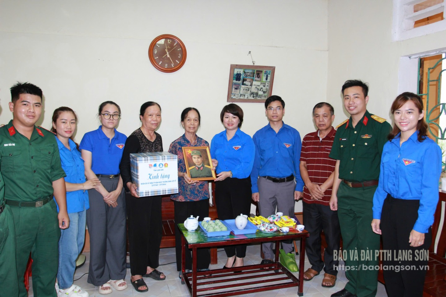 Tỉnh đoàn thăm, tặng quà gia đình liệt sĩ Nông Ngọc Thanh (phường Chi Lăng, thành phố Lạng Sơn) nhân dịp kỷ niệm ngày Thương binh - Liệt sĩ năm 2024