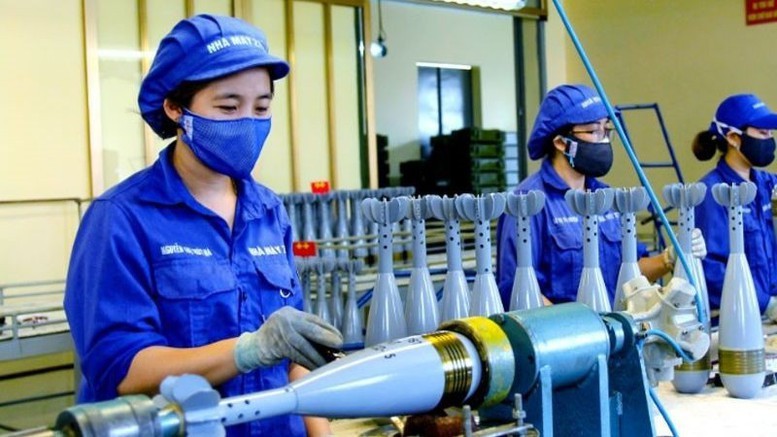 Chuyên gia phải có ít nhất 07 năm kinh nghiệm liên tục nghiên cứu, thiết kế, chế tạo, sản xuất, sửa chữa, cải hoán, cải tiến, hiện đại hóa, tăng hạn sử dụng vũ khí trang bị kỹ thuật, vật tư kỹ thuật, phương tiện kỹ thuật nghiệp vụ - Ảnh minh họa