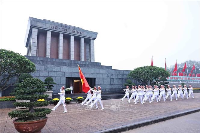 Đội tiêu binh diễu hành trước Lăng Chủ tịch Hồ Chí Minh