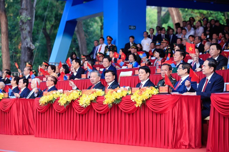 Tổng Bí thư Tô Lâm và các đồng chí Lãnh đạo, nguyên Lãnh đạo Đảng, Nhà nước cùng các vị khách quốc tế và đại biểu dự buổi lễ - Ảnh: VGP/Nhật Bắc