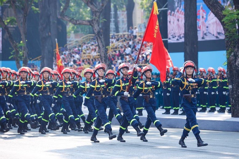 Khối nam sỹ quan Cảnh sát Phòng cháy, chữa cháy - Ảnh: VGP/Nhật Bắc