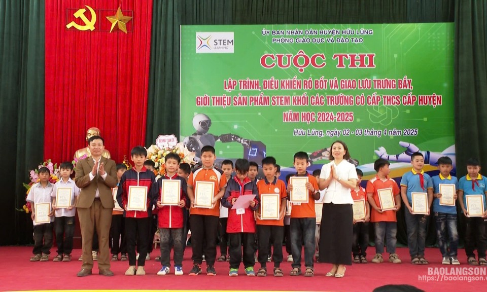 Hữu Lũng: Tổ chức cuộc thi lập trình, điều khiển rô bốt và giao lưu, trưng bày sản phẩm STEM năm học