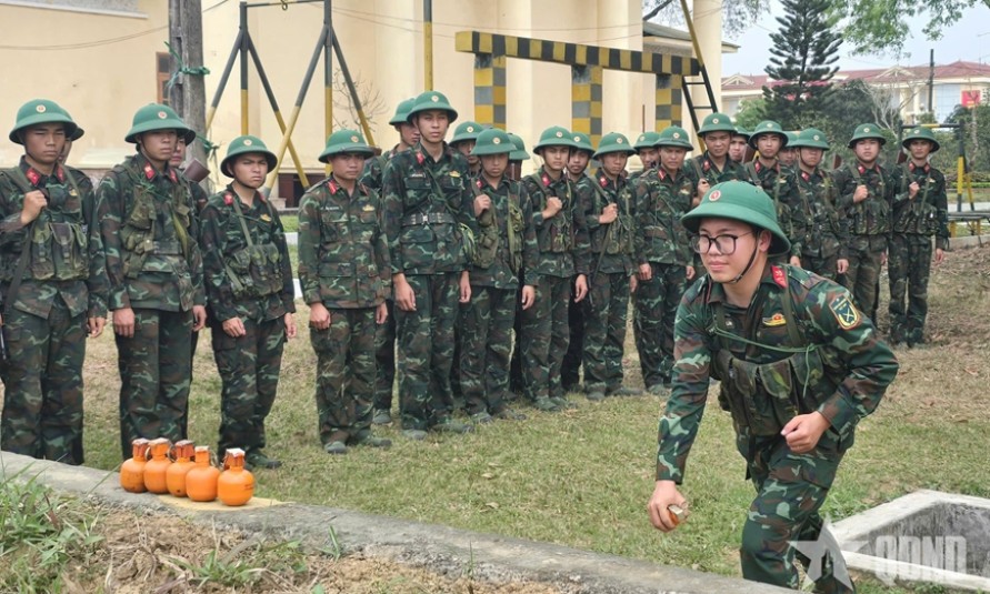 Đại đội trưởng nhiệt huyết, gương mẫu, trách nhiệm