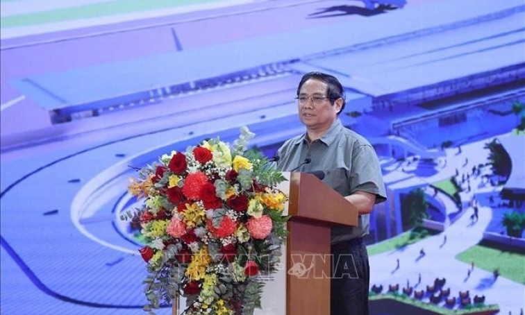 越南政府总理范明政主持越南全国80项重点项目开工和竣工仪式