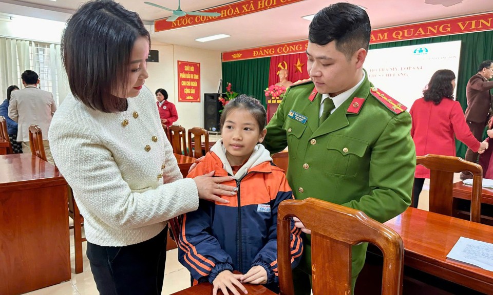 Nâng bước em đến trường