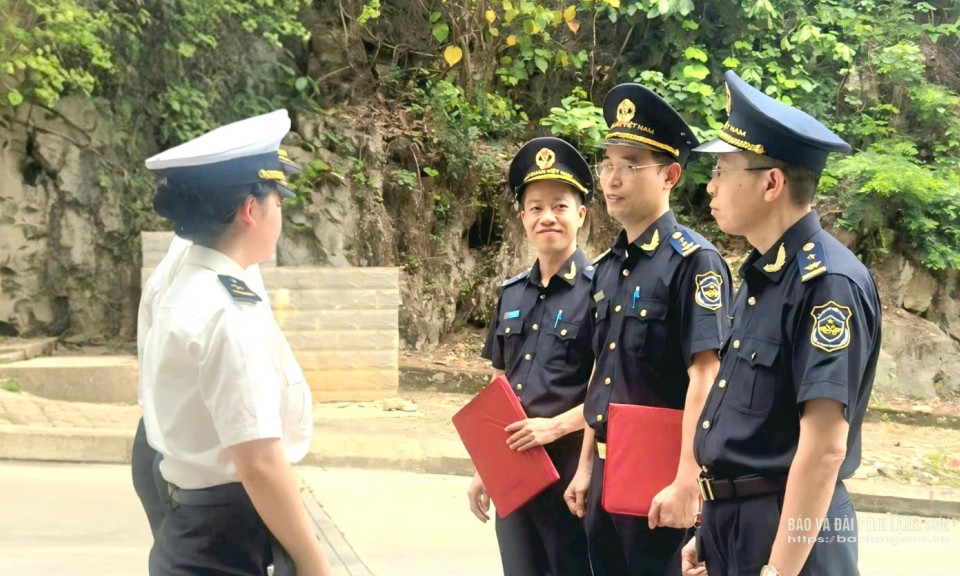 Hội đàm giữa lãnh đạo Hải quan cửa khẩu Cốc Nam (Việt Nam) và Hải quan cửa khẩu Lũng Nghịu (Trung Quốc