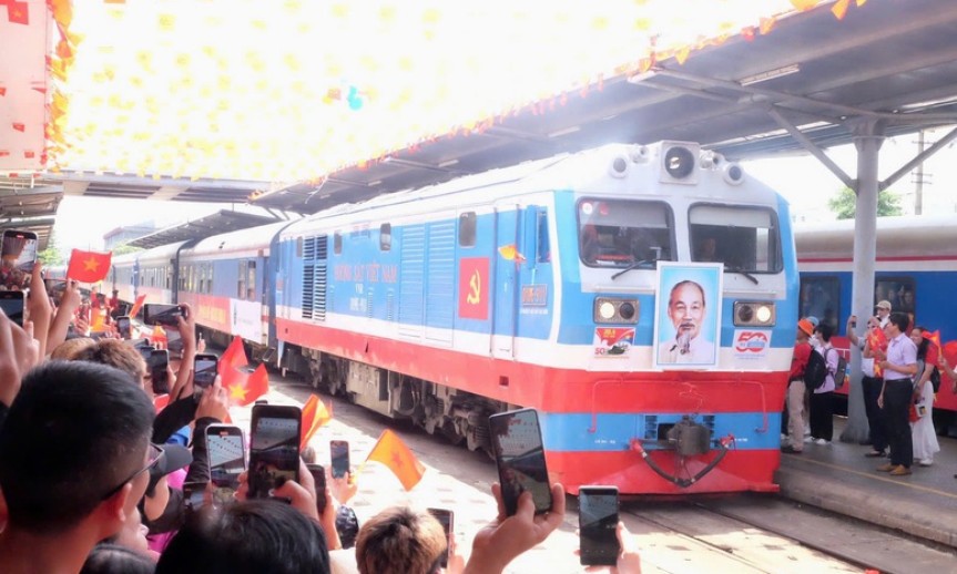 Đà Nẵng rực rỡ cờ hoa đón “Đoàn tàu Thống Nhất”