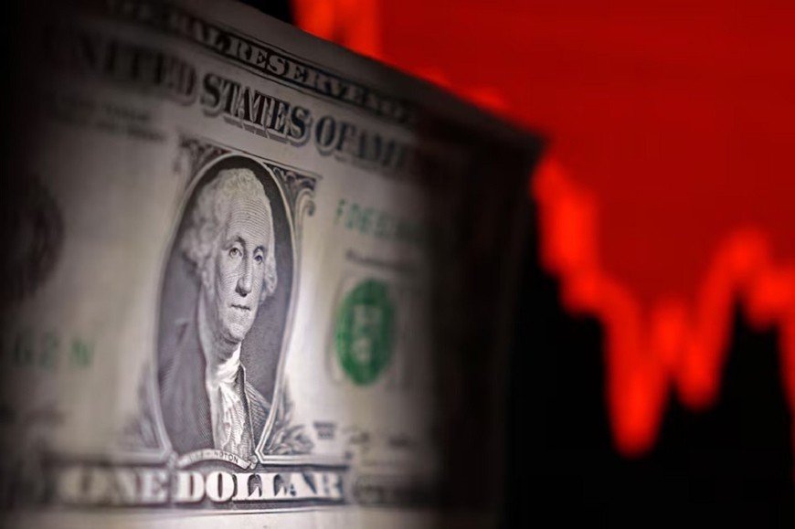 Tỷ giá USD hôm nay, 1-5: Đồng USD tăng sau khi GDP giảm. Ảnh: Reuters