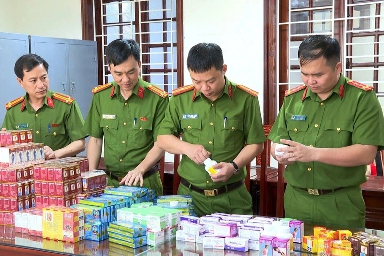 Thủ tướng yêu cầu các bộ, ngành, địa phương tăng cường phối hợp, xử lý nghiêm hoạt động sản xuất, buôn bán thuốc chữa bệnh giả, sữa giả và thực phẩm bảo vệ sức khỏe giả. Ảnh: chinhphu.vn