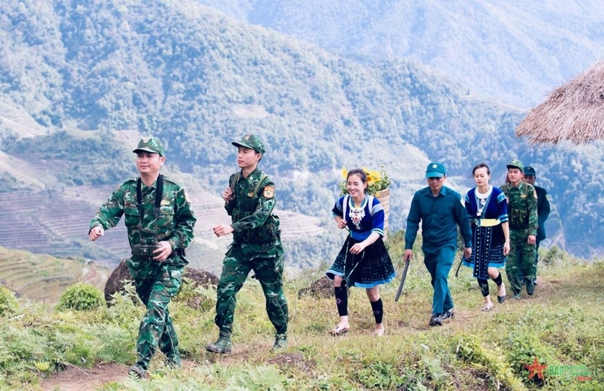 Cán bộ, chiến sĩ Đồn Biên phòng Dào San, Bộ đội Biên phòng tỉnh Lai Châu phối hợp với lực lượng dân quân tuần tra, bảo vệ biên giới. Ảnh minh họa: qdnd.vn