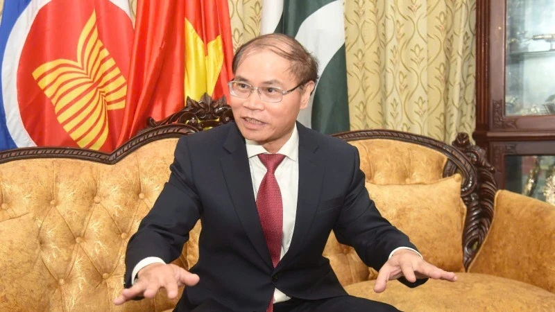 Đại sứ Việt Nam tại Pakistan Phạm Anh Tuấn (Ảnh: Báo Pakistan in the World)