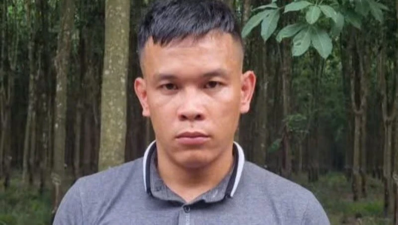 Đối tượng Nguyễn Văn Đức bị bắt giữ để điều tra làm rõ hành vi Cướp tài sản và Hiếp dâm.