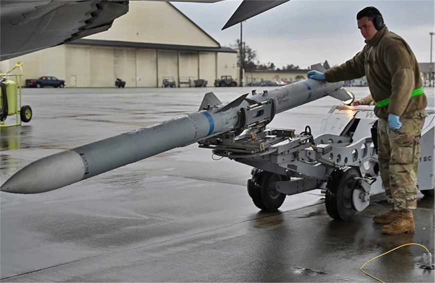 Na Uy mua tới 300 tên lửa không đối không AIM-9X Block II. Ảnh: Bộ Quốc phòng Mỹ
