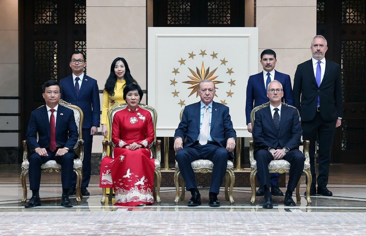 Hiện có hơn 40 doanh nghiệp Thổ Nhĩ Kỳ đầu tư vào Việt Nam, sân bay Long Thành đang được xây dựng bởi một tập đoàn của Thổ Nhĩ Kỳ.