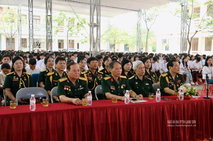Các đại biểu tham dự chương trình