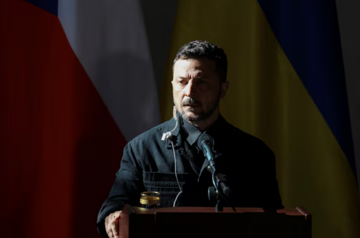 Tổng thống Ukraine Zelensky tham dự một cuộc họp báo chung tại Praha (Cộng hòa Séc) ngày 4/5. (Ảnh: Reuters)