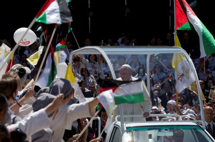 Giáo hoàng Francis đến cử hành thánh lễ tại thành phố Bethlehem ở Bờ Tây năm 2014. (Ảnh: Reuters)