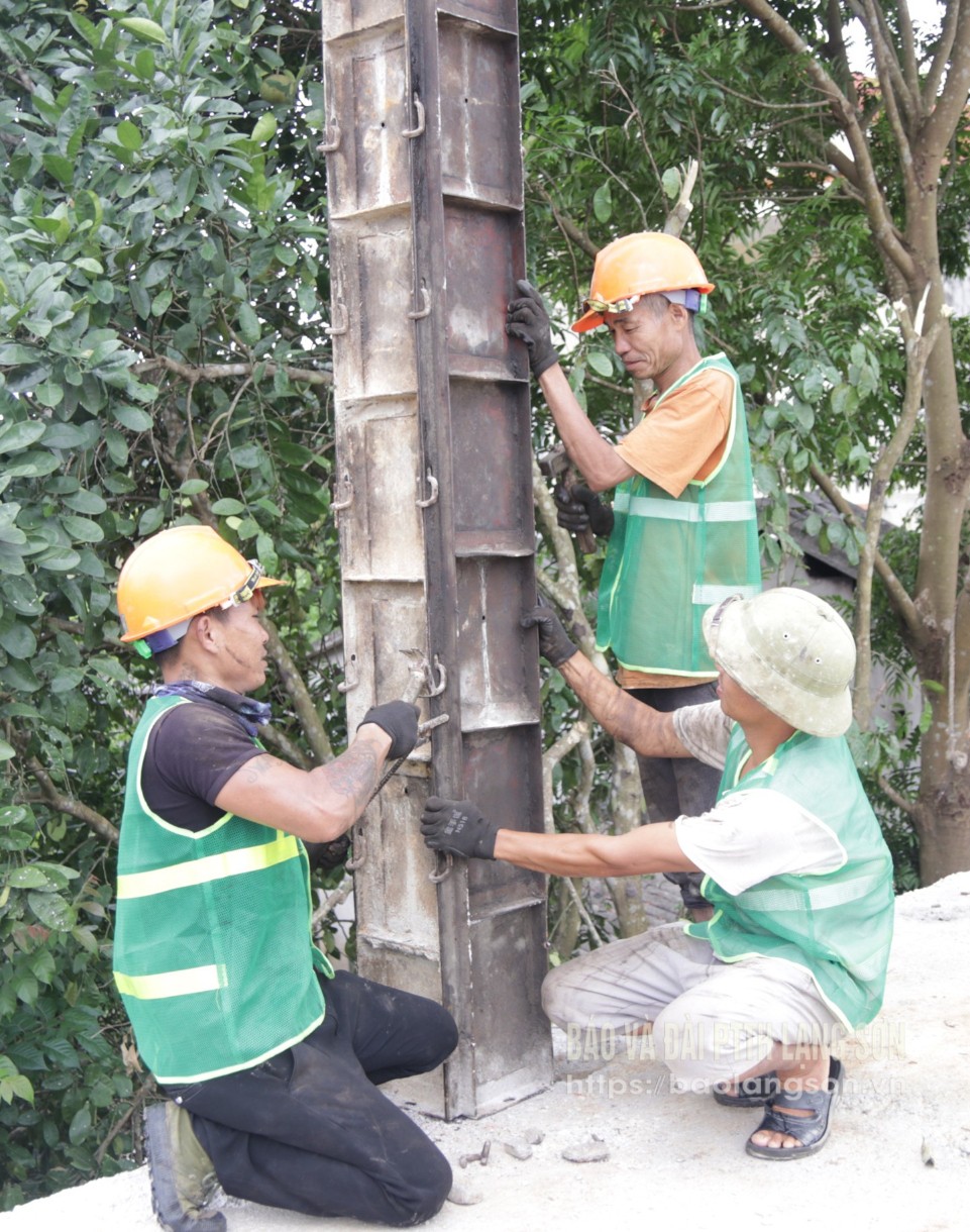 Thi công công trình trường học trên địa bàn xã Cao Lâu, huyện Cao Lộc
