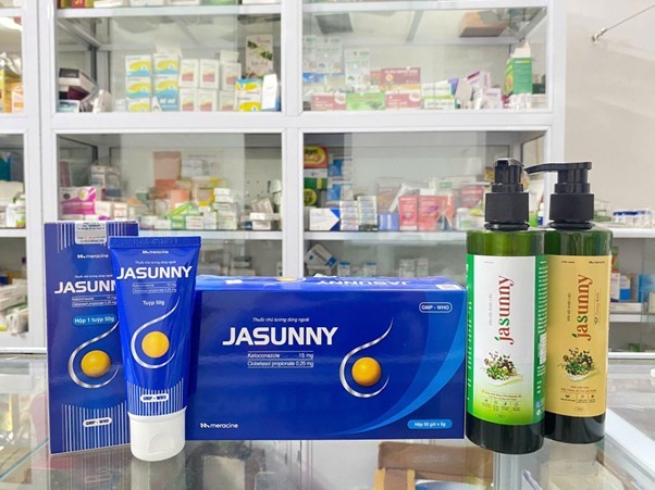 Dầu gội Jasunny làm sạch gàu nhanh, bán chạy tại các nhà thuốc.