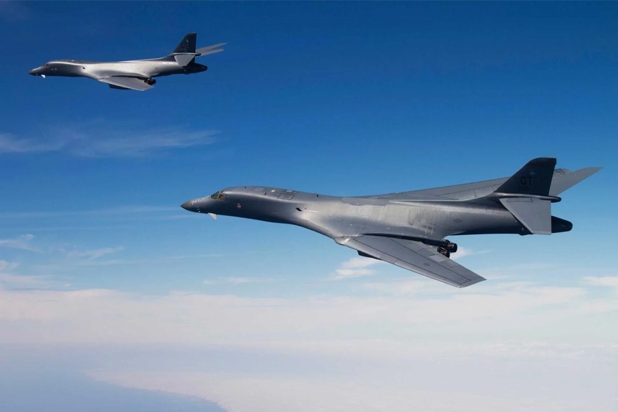B-1B Lancer là máy bay ném bom chiến lược tầm xa có khả năng mang theo tải trọng thông thường lớn nhất, gồm các loại đạn dẫn đường và không dẫn đường. Ảnh: Căn cứ Không quân Eglin