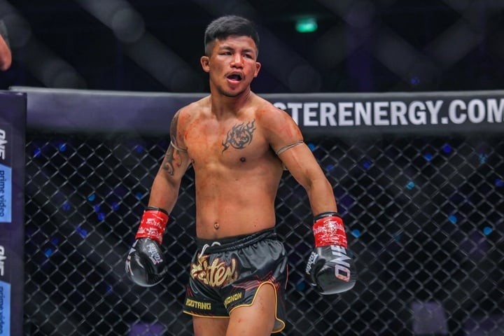 Rodtang Jitmuangnon là võ sĩ hàng đầu của Thái Lan.