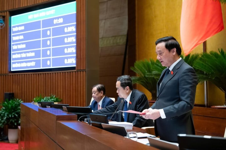 Chiều 5/5, tại Kỳ họp thứ 9, Quốc hội biểu quyết thông qua Nghị quyết về việc sửa đổi, bổ sung một số điều của Hiến pháp năm 2013. (Ảnh: quochoi.vn)