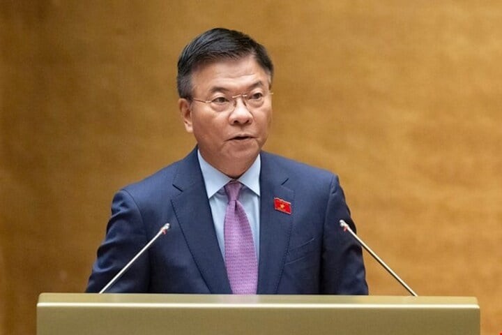 Phó Thủ tướng Lê Thành Long trình bày tờ trình dự án Luật Khoa học, công nghệ và đổi mới sáng tạo.