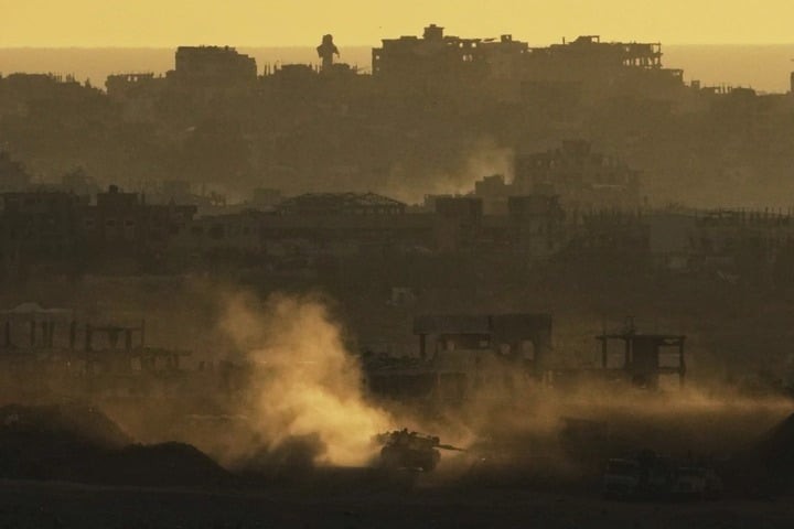 Xe tăng Israel ở dải Gaza. (Ảnh: AP)