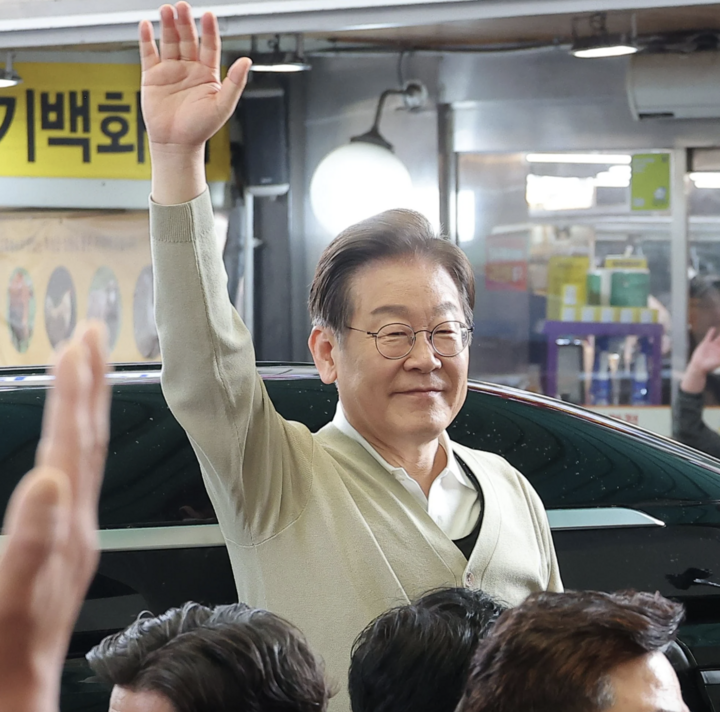 Ông Lee Jae-myung vận động tranh cử tại thành phố Jeungpyeong, miền trung Hàn Quốc vào thứ Ba (6/5)