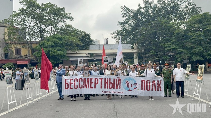 Các đại biểu tham gia diễu hành
