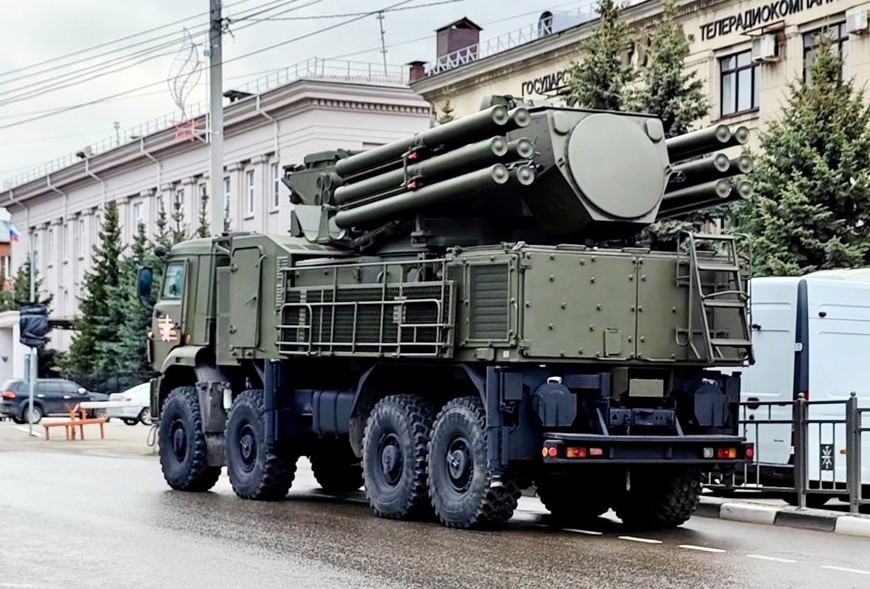Hình ảnh hệ thống Pantsir-S1 với radar cải tiến mới được nhìn thấy tại thành phố Tula. Ảnh: Evgeniy Damantsev
