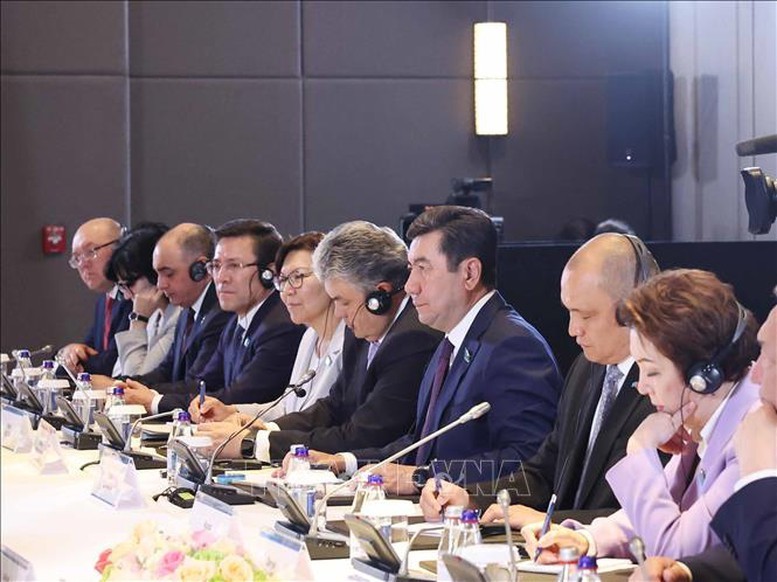 Chủ tịch Hạ viện cho biết có 6 chính đảng trong Hạ viện Kazakhstan nhưng dù là đảng phái nào cũng ủng hộ quan hệ với Việt Nam;