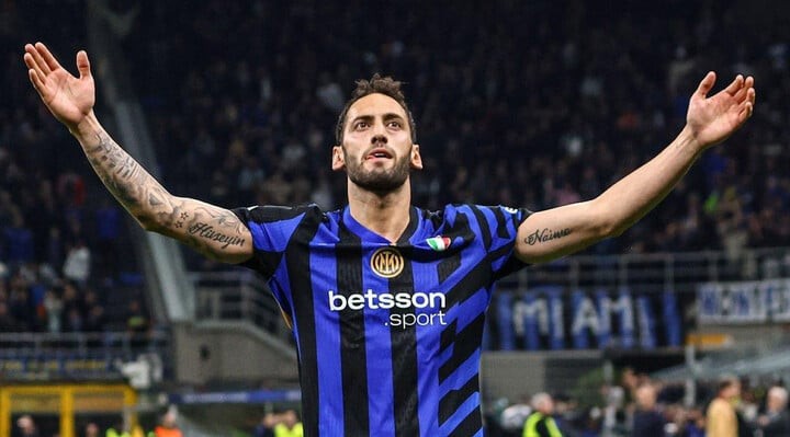 Inter Milan đánh bại Barcelona.