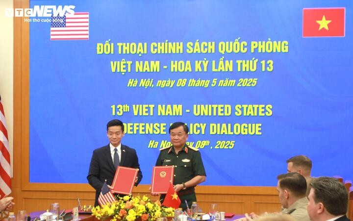 Ký kết biên bản Đối thoại Chính sách Quốc phòng Việt Nam - Mỹ lần thứ 13.