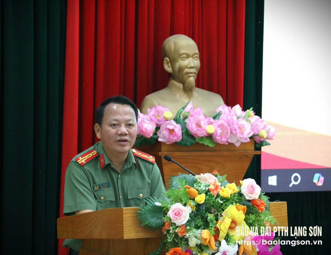 Đại tá Triệu Tuấn Hải, Phó Giám đốc Công an tỉnh phát biểu tại lễ khai giảng