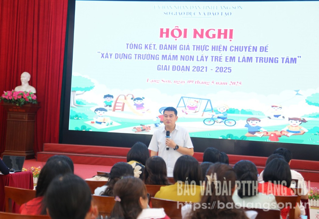 Lãnh đạo sở phát biểu chỉ đại tại hội nghị
