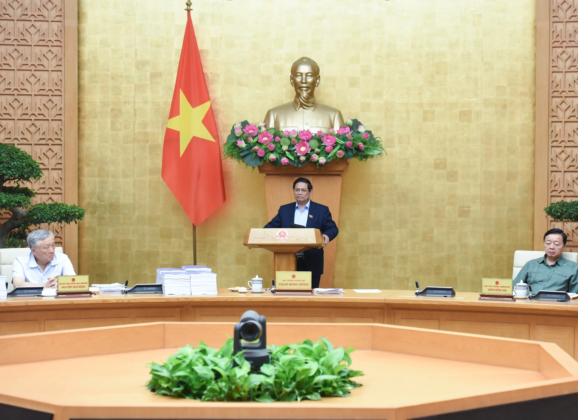 Thủ tướng chủ trì cuộc họp Chính phủ chuyên đề về việc sắp xếp đơn vị hành chính các cấp.