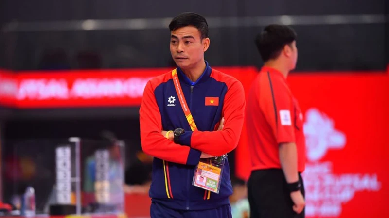 Huấn luyện viên Nguyễn Đình Hoàng của đội tuyển futsal nữ Việt Nam. (Ảnh: VFF)