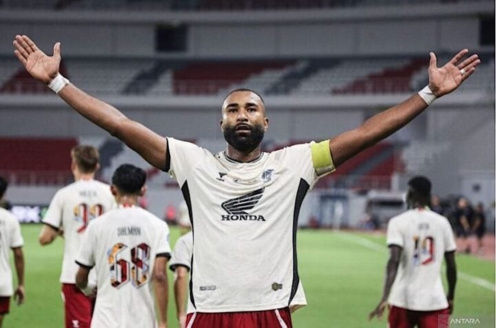 Yuran Fernandes vừa bị Liên đoàn bóng đá Indonesia treo giò 1 năm.