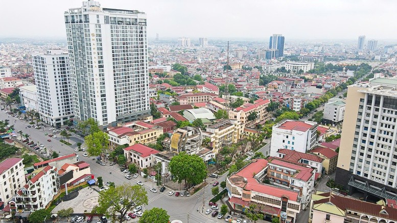 Lượng tồn kho bất động sản tại các dự án tiếp tục giảm so với quý IV/2024 tuy nhiên không đồng đều trong các loại hình bất động sản, phân khúc nhà ở riêng lẻ bằng khoảng 83,5% so với quý IV/2024 trong khi phân khúc nhà chung cư và đất nền còn cao hơn so với quý IV/2024 - Ảnh: Báo Xây dựng
