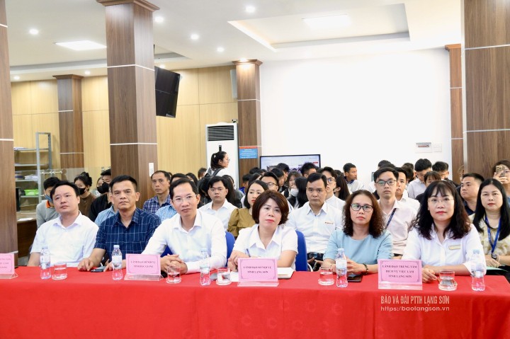Các đại biểu tham dự hội nghị
